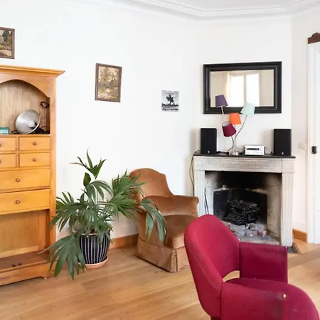 Apartment Family With A Rooftop Near Menilmontant Paris