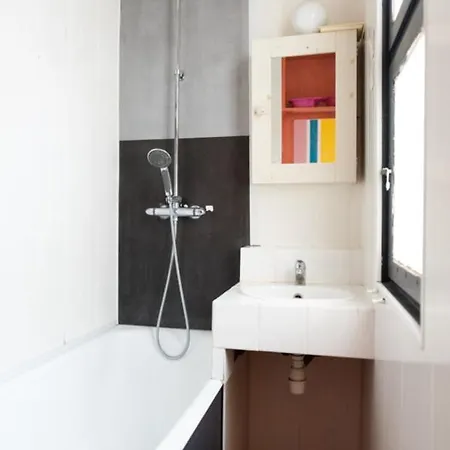 Apartment Family With A Rooftop Near Menilmontant *